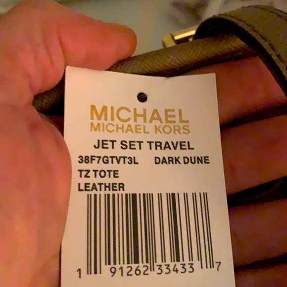 NWT Michael Kors Jet SetTravel Tote - Picture 8 of 8